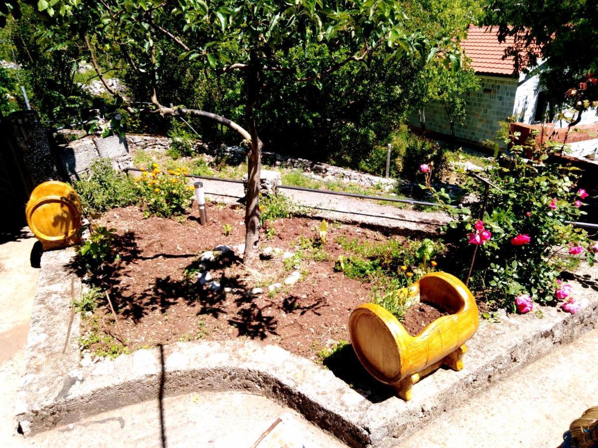 Country House "Lipa" Komarno Virpazar Exterior foto